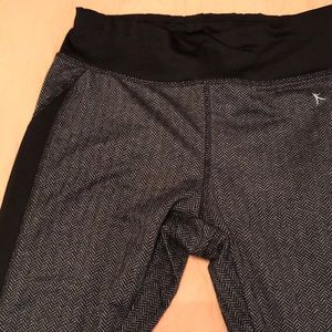 Black and grey herringbone yoga/workout leggings
